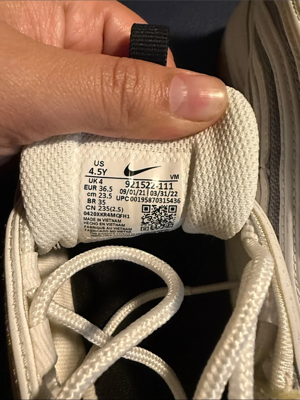 Nike streamlined air